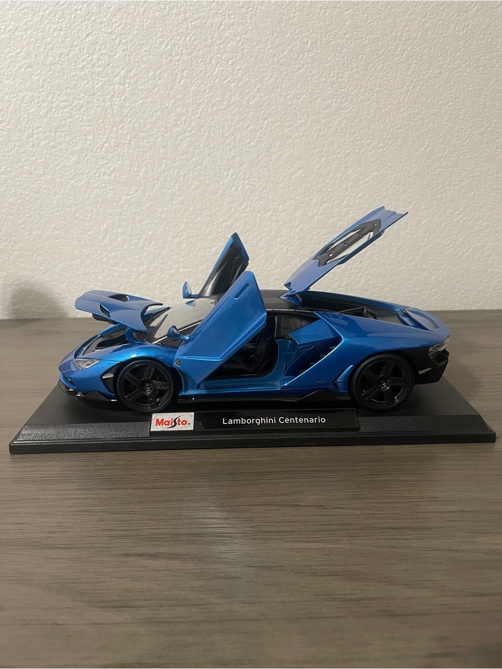 Lamborghini Centenario Blue Sports Car Model - Picture 5 of 6